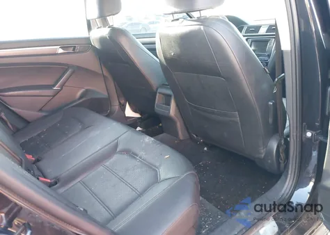 2017 Volkswagen Passat 1.8T R-Line z USA, uszkodzony, nr VIN 1VWDT7A33HC066060